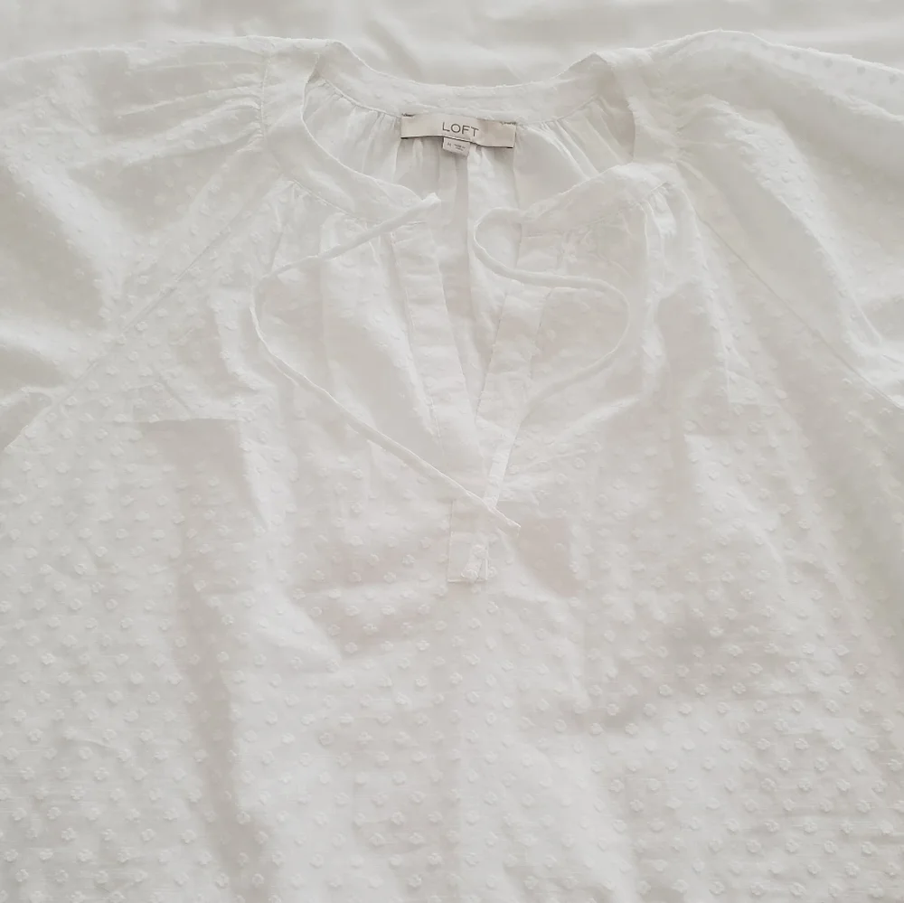 Loft Clip Tie Neck Puff Sleeve Top